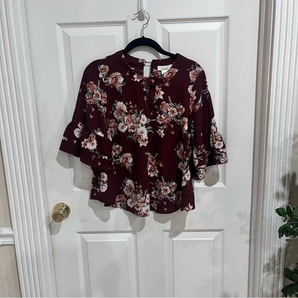 URBAN Romantics Cream and White Bell Sleeve Blouse - Picture 4 of 4